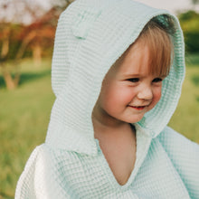 Charger l&#39;image dans la galerie, Poncho à Capuche Enfant - Menthe Claire
