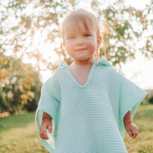 Charger l&#39;image dans la galerie, Poncho à Capuche Enfant - Menthe Claire
