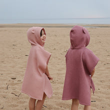 Charger l&#39;image dans la galerie, Poncho à Capuche Enfant - Vieux Rose Foncé
