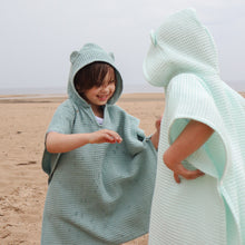 Charger l&#39;image dans la galerie, Poncho Enfant à Capuche - Vieux Vert
