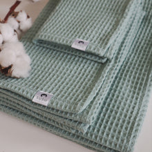 Ielādēt attēlu ,Vafeļu kokvilnas dvielis / Waffled Cotton Towel - Old Green - Susu Shop Latvia
